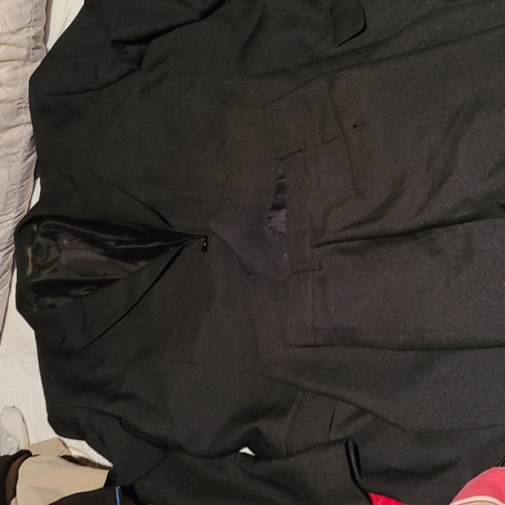 2 Lucci suits 43L Black & Brown